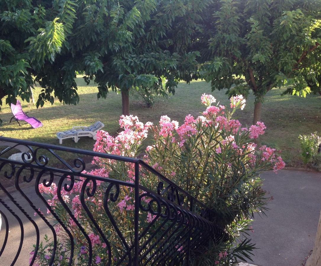 Bed and Breakfast Au Mas Des Graviers Salavas Zewnętrze zdjęcie